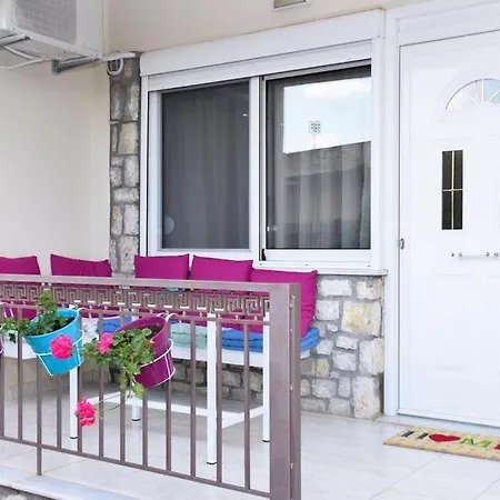La Perla Apartment 2 Kalamata Exterior photo